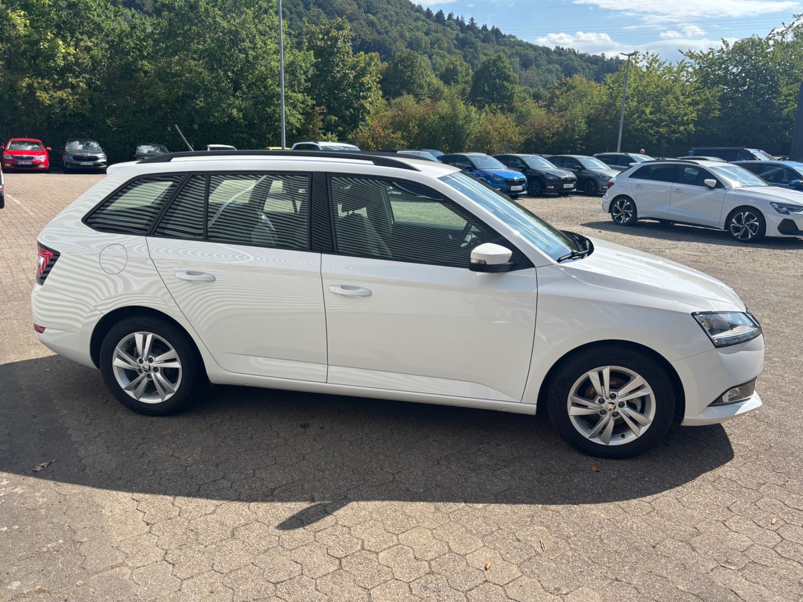 Fahrzeugabbildung SKODA Fabia Combi 1.0 TSI Ambition