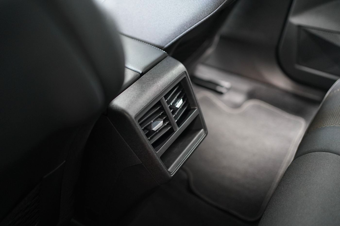 Fahrzeugabbildung DS Automobiles DS7 BlueHDi 130 EAT8 Bastille Automatik Navi