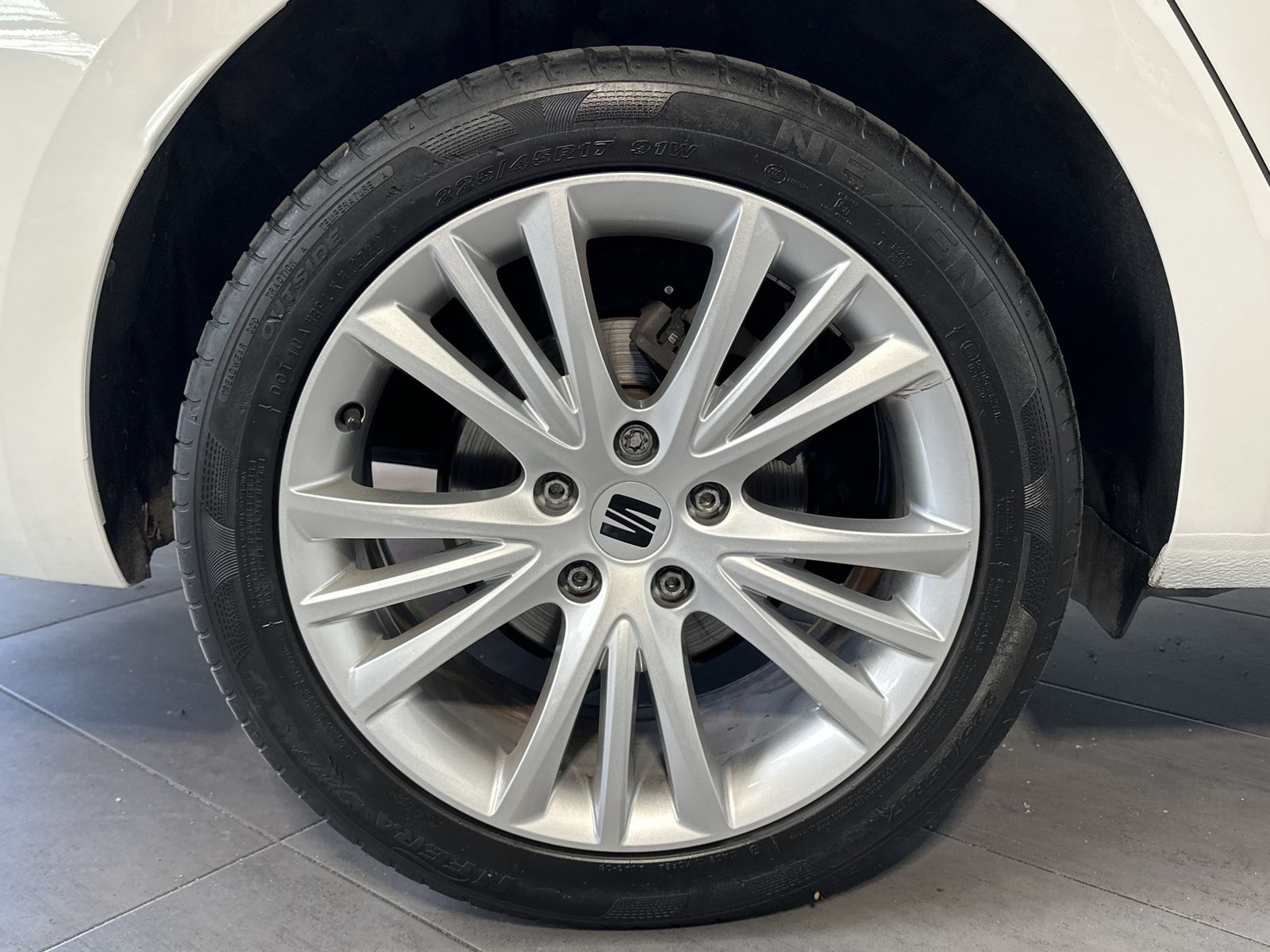 Fahrzeugabbildung SEAT Leon SpT 2.0 TDI DSG NAV+LED+V-COCKPIT+ACC+PANO