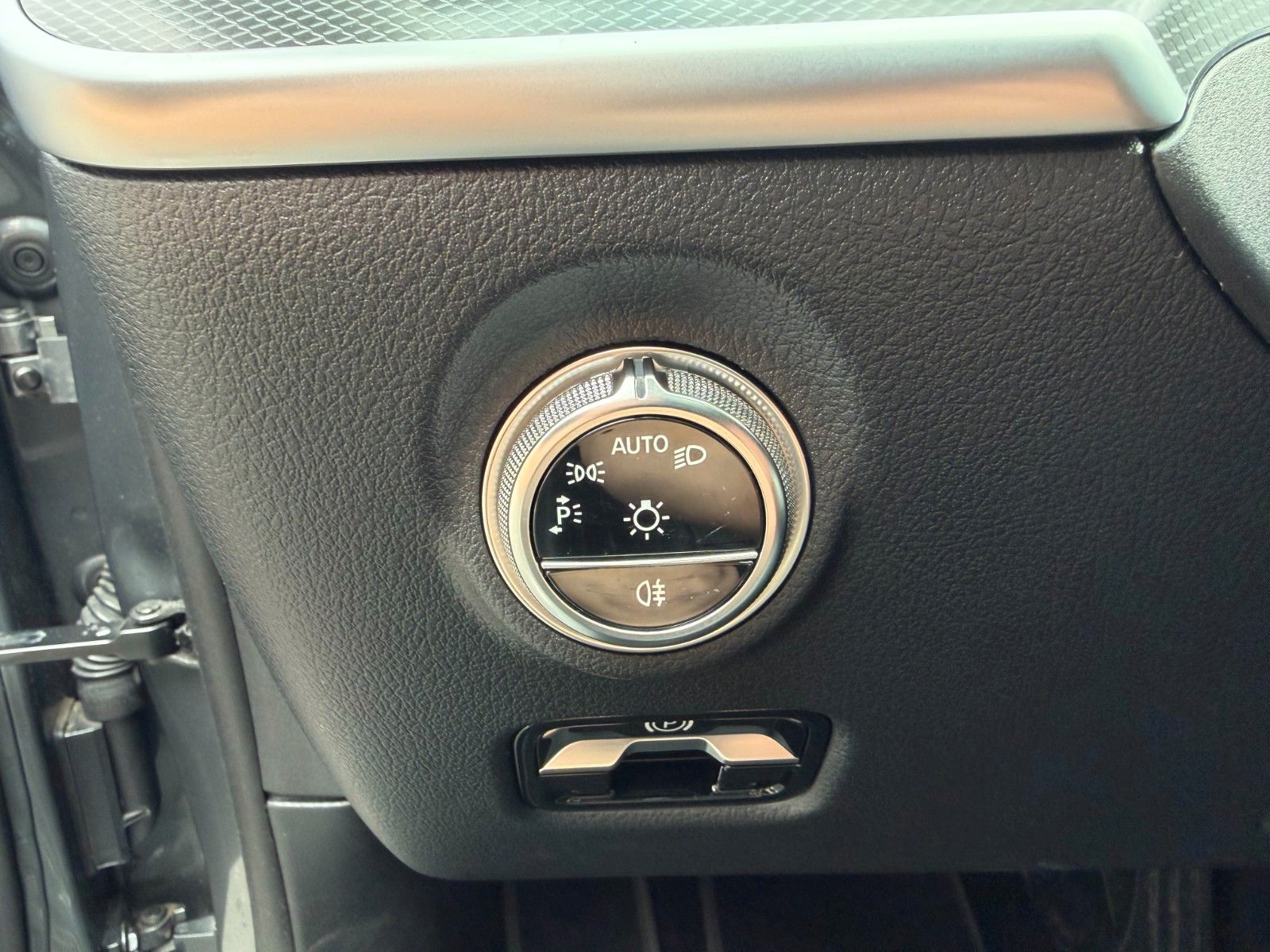 Fahrzeugabbildung Mercedes-Benz C 220d T Avantgarde+Pano+AHK+Ambiente+