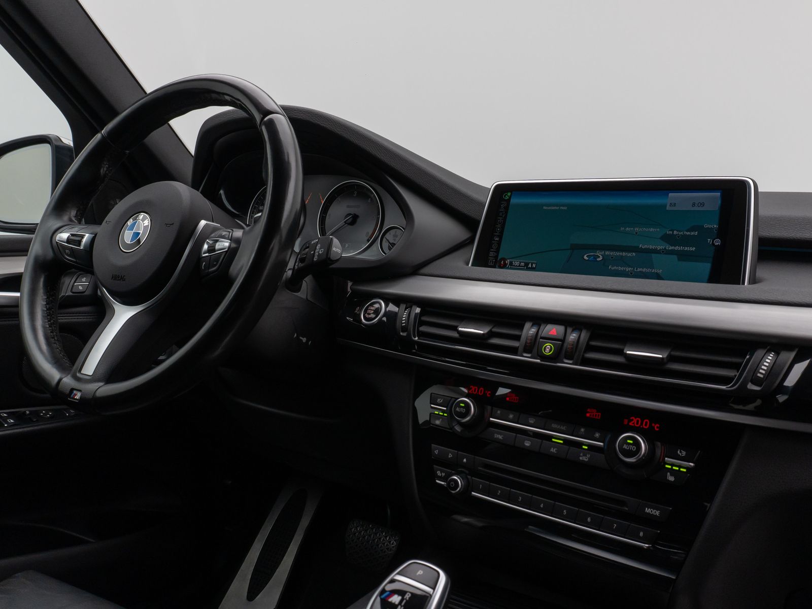 Fahrzeugabbildung BMW X5 M50d Kamera H/K NaviPro Xenon AHK Alarm