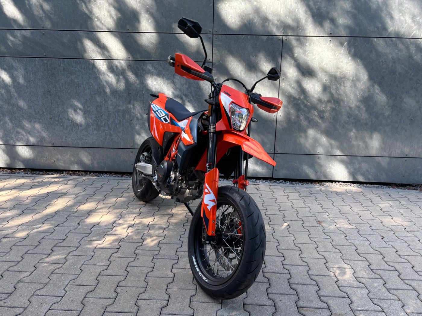 Fahrzeugabbildung KTM 690 SMC-R kurzer Kennzeichenhalter Remus