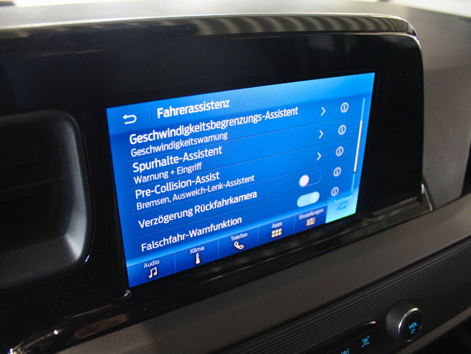 Fahrzeugabbildung Ford Tourneo Courier Titanium Automatik FahrerAssPak
