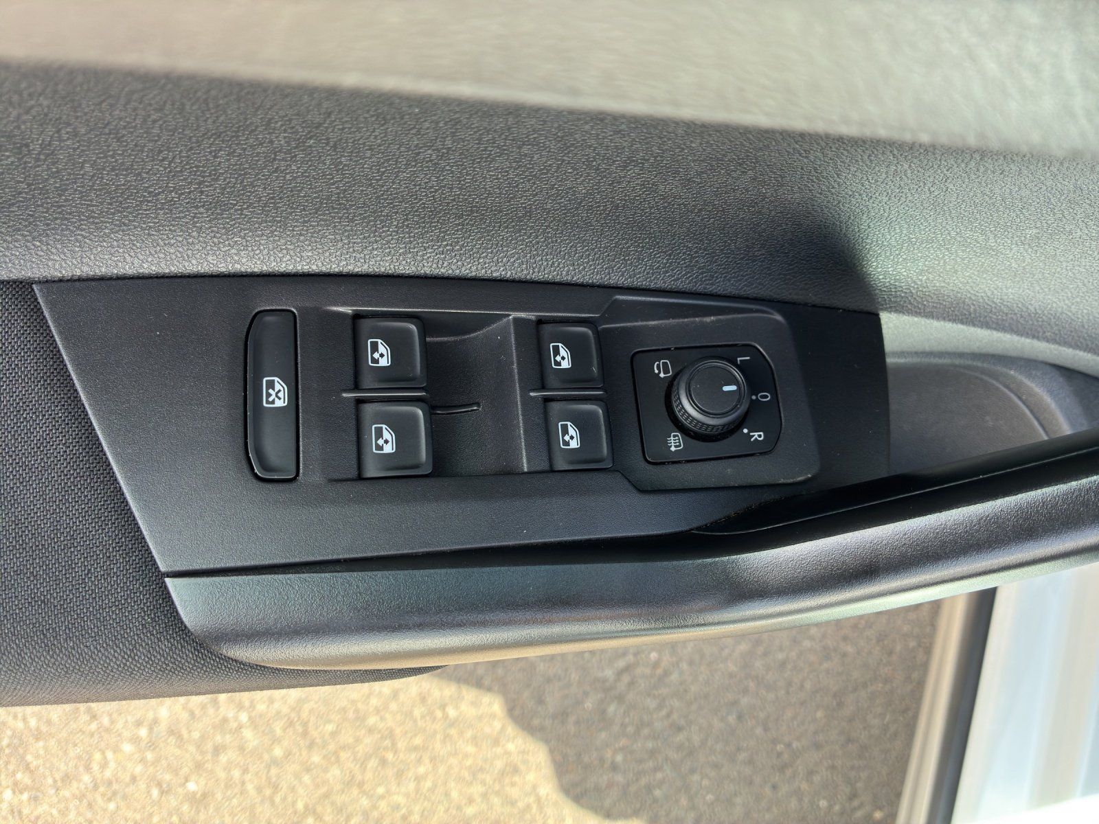 Fahrzeugabbildung Volkswagen Taigo 1.0 TSI Life Kamera,LED,Navi,PDC,SHZ,LM
