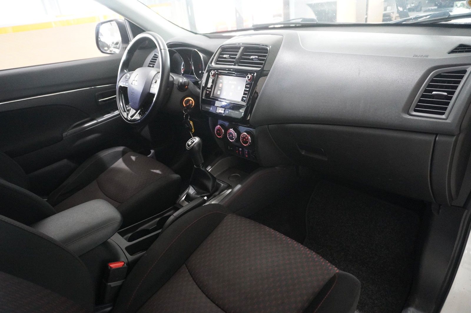 Fahrzeugabbildung Mitsubishi ASX 1.6 EDITION 2WD NAVI/LED/KAMERA/SHZ/TEMP/DAB