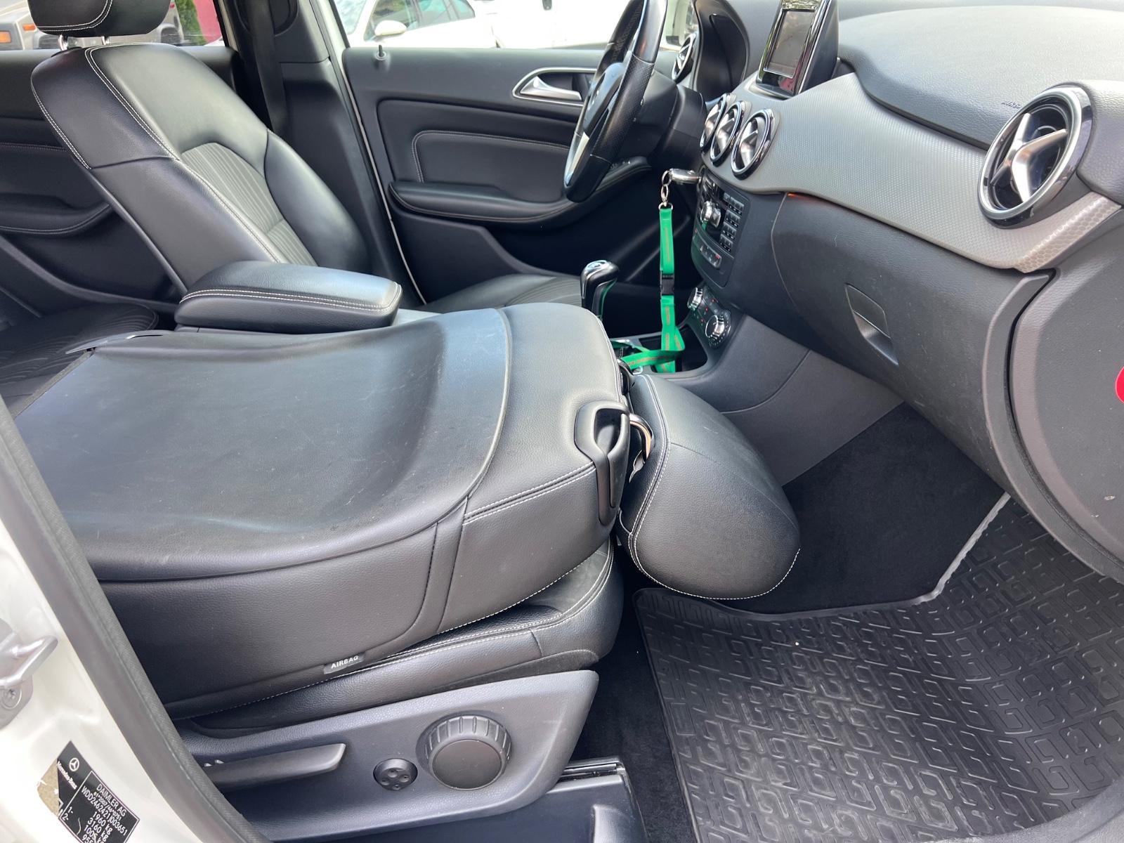 Mercedes-Benz B180 2011 — photo 16