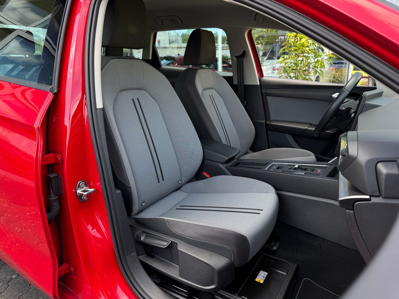Fahrzeugabbildung SEAT Leon Sportstourer Style SHZ LED ALU