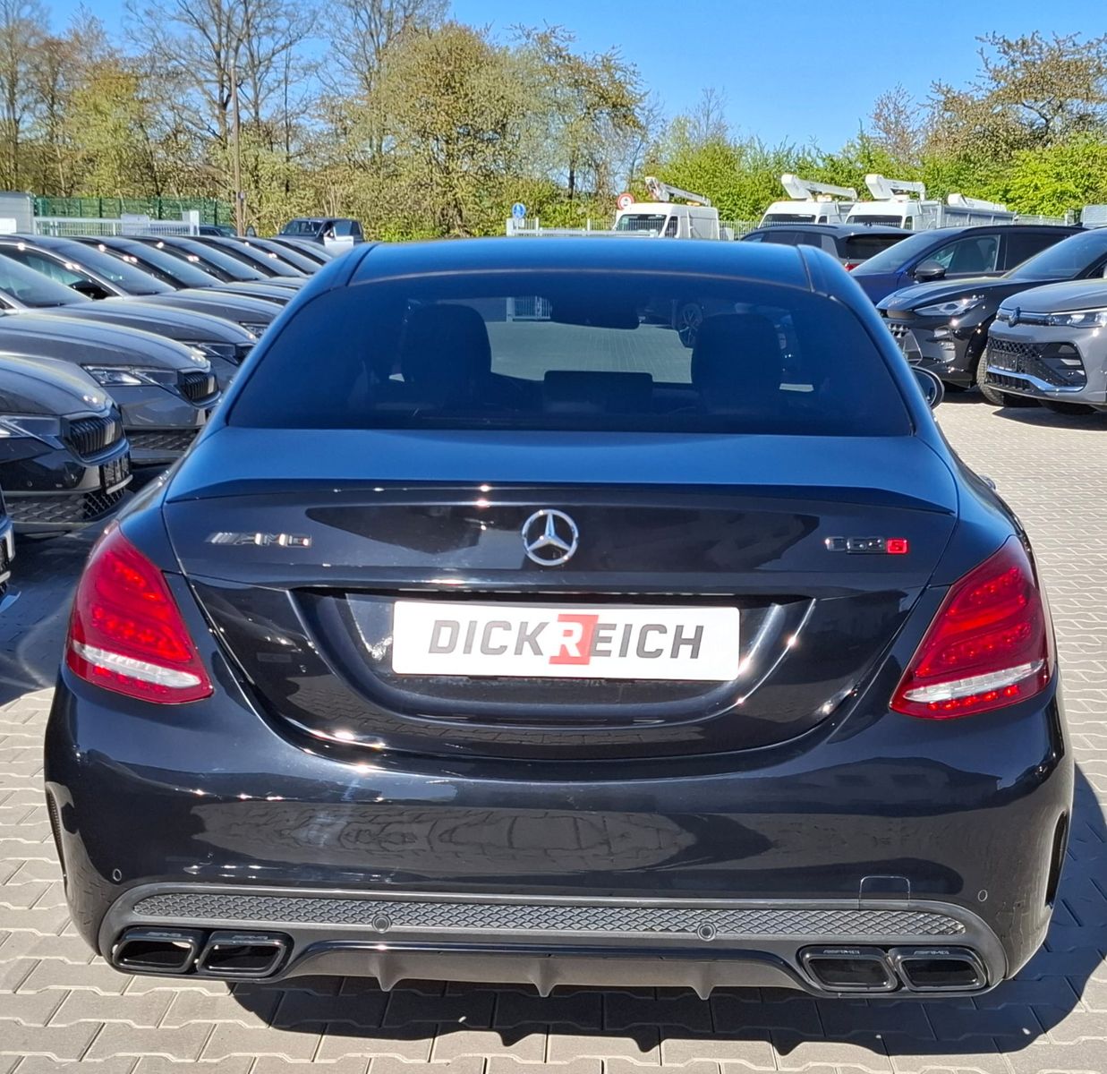 Fahrzeugabbildung Mercedes-Benz c63s AMG PANO*LEDER*BURMESTER*MULTIBEAM*DISTR.