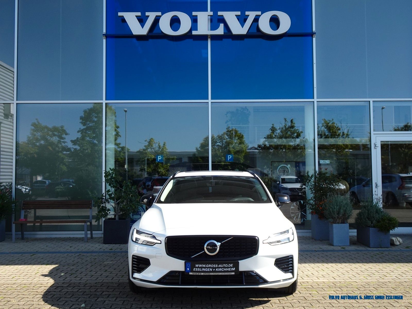 Volvo V60 T8 AWD Recharge Ultimate Dark foto 2