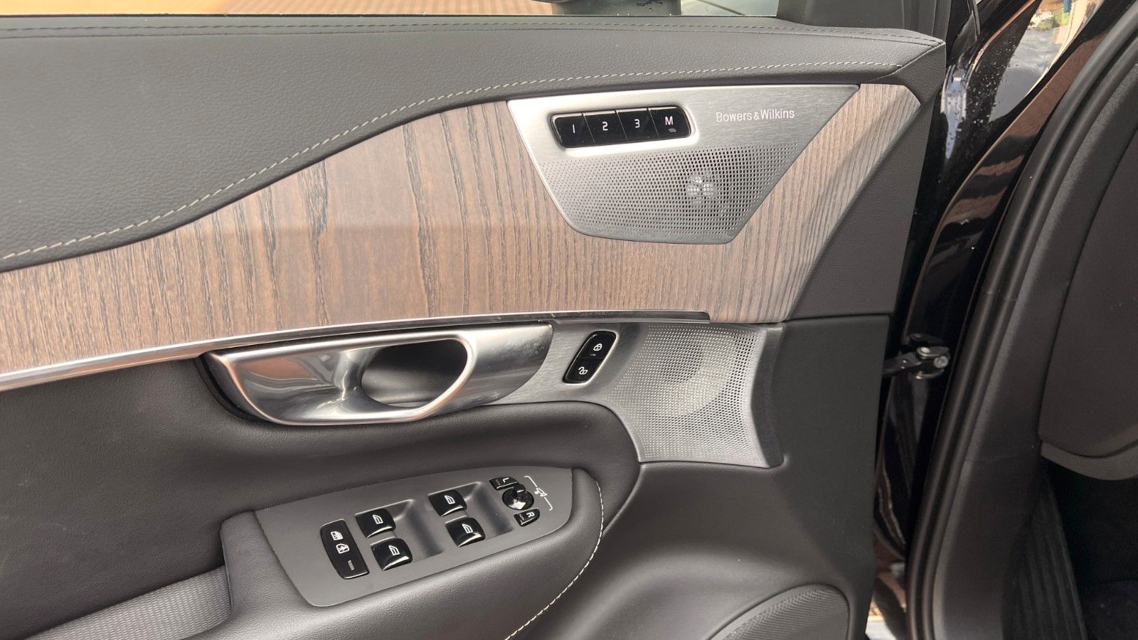 Fahrzeugabbildung Volvo XC90 B5D AWD Ultimate Bright HUD*MASS*B&W*LUFT*