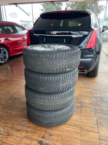 Fahrzeugabbildung Cadillac XT5 Premium AWD , NAVI+RFK*HEAD-UP*PANO*AHK