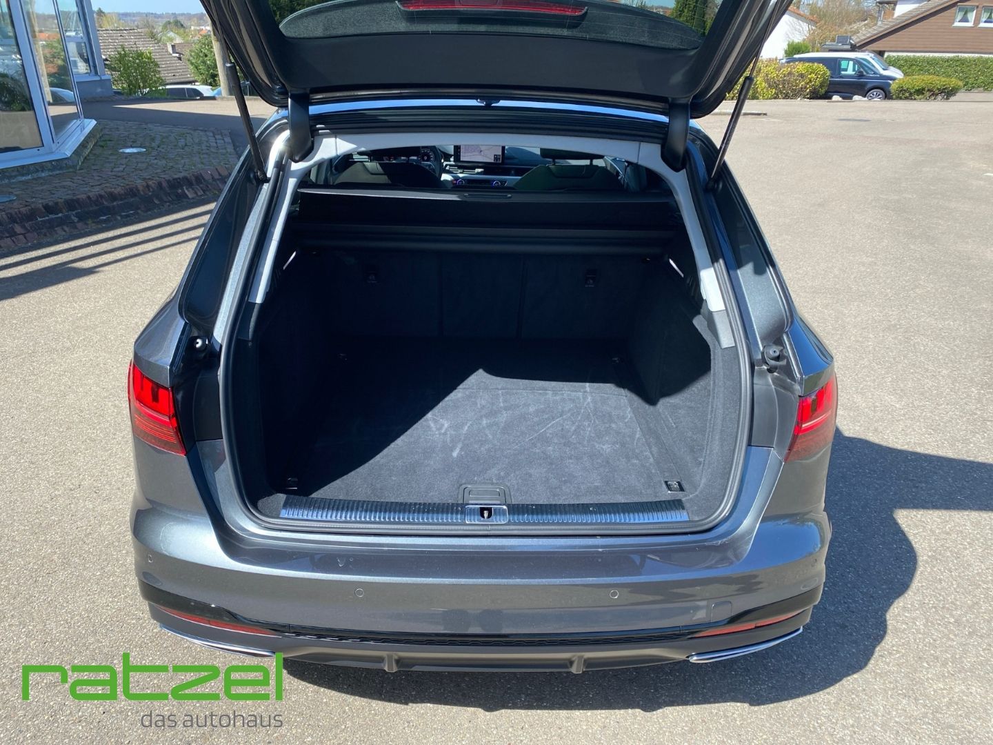 Fahrzeugabbildung Audi A4 Avant S line 40 TFSI S tronic Pano Navi LED A