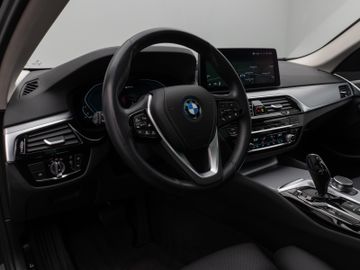 Fahrzeugabbildung BMW 530e xD Tour Pano ACC Kamera360° Sportsizt
