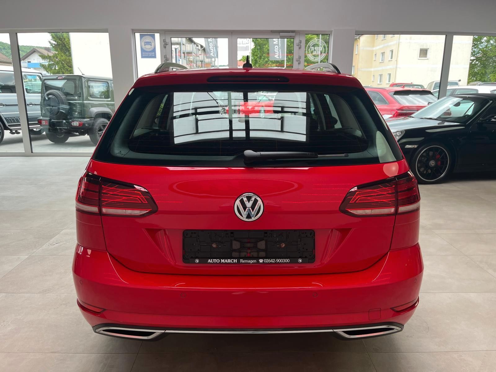 Fahrzeugabbildung Volkswagen Golf VII Variant 2.0 TDI Highline*Pano*RFK*AHK*L