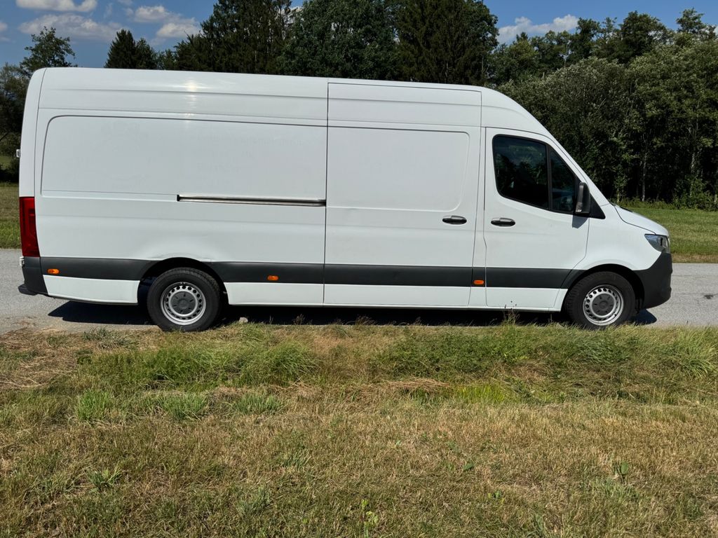 Image of Mercedes-Benz Sprinter