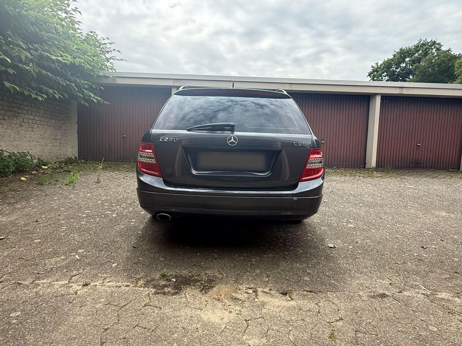 Mercedes-Benz C220 2009 — rear view