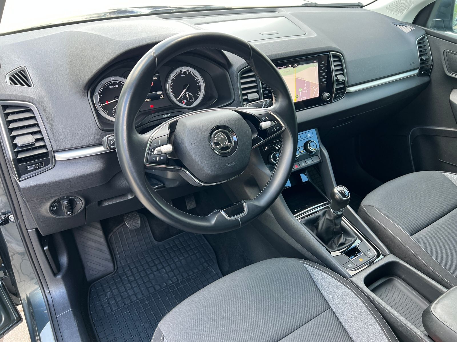 Fahrzeugabbildung SKODA Karoq 1.5 TSI ACT Drive 125 years *AHK, LED, Sta