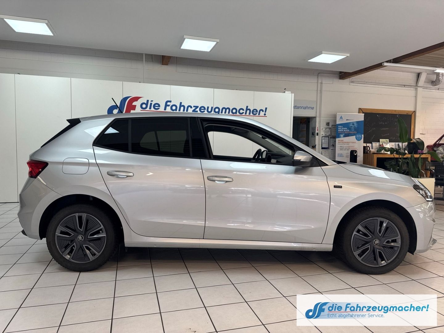 Fahrzeugabbildung SKODA Fabia Tour Automatik Navi DigiCockpit LED Apple