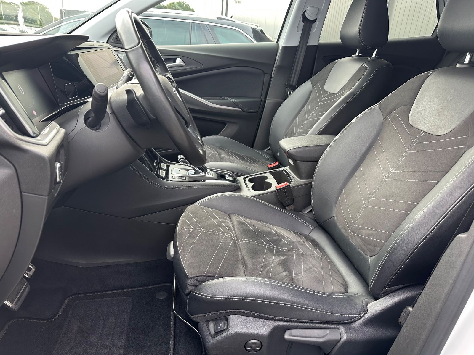 Fahrzeugabbildung Opel Grandland X 1.5 D Automatik Elegance NAV+MATRIX