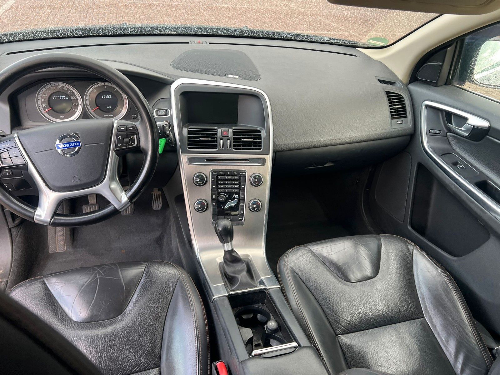 Fahrzeugabbildung Volvo XC60 Momentum AWD