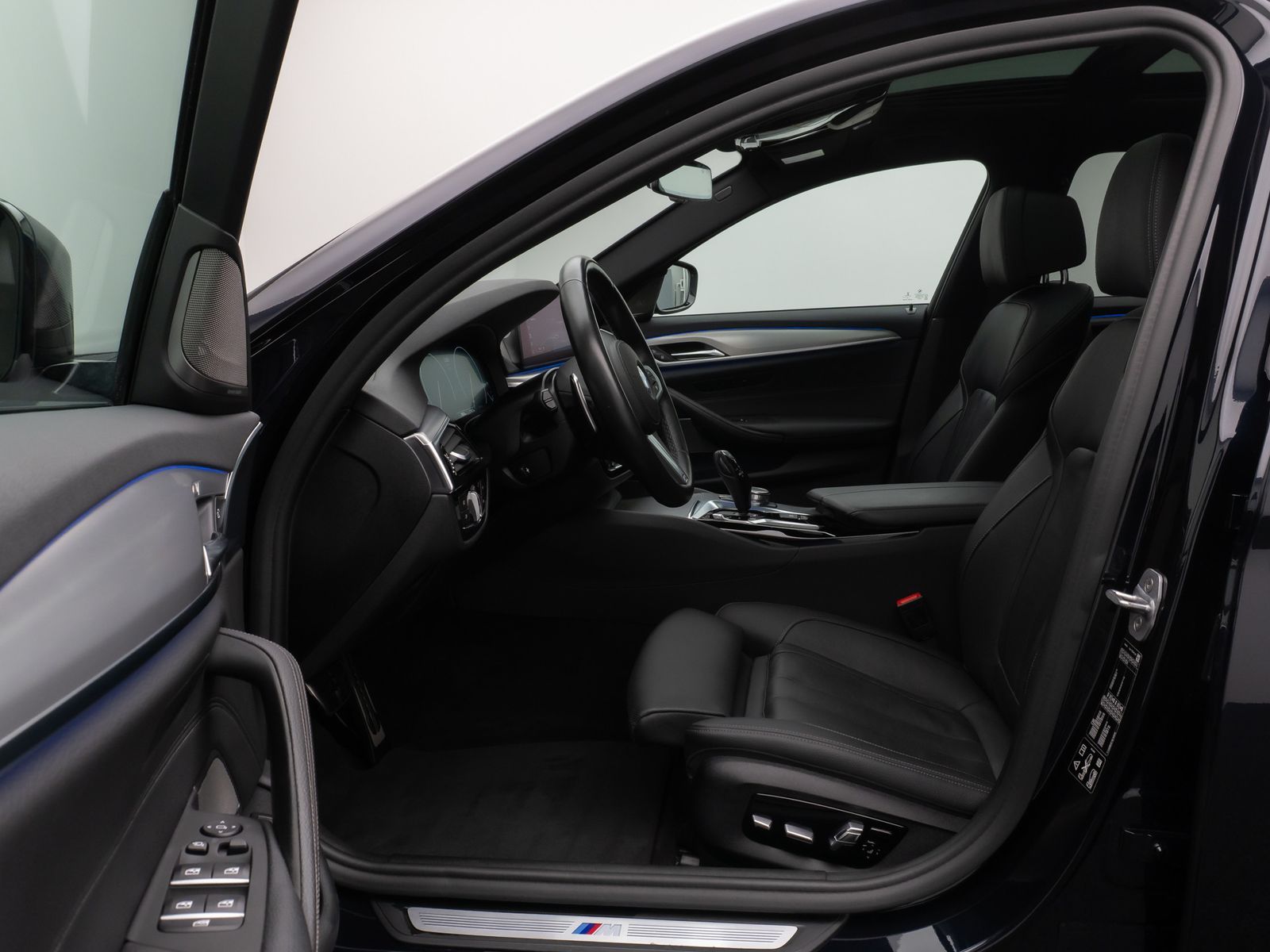 Fahrzeugabbildung BMW 530d xD M Sport Panorama Kamera HUD H/K Komfort