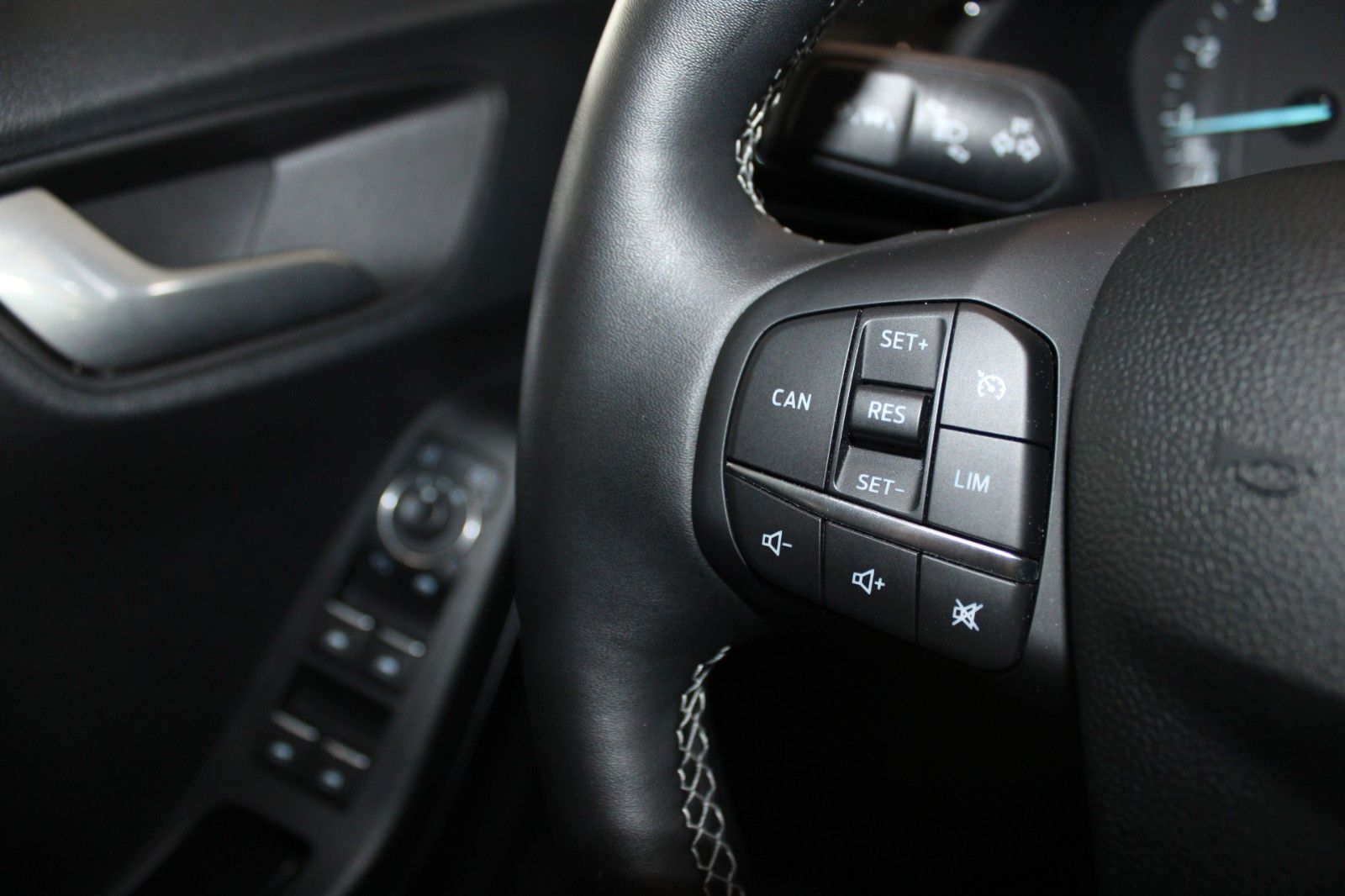 Fahrzeugabbildung Ford Puma MHEV Titanium LED NAVI AHK WinterPaket 1.Hd