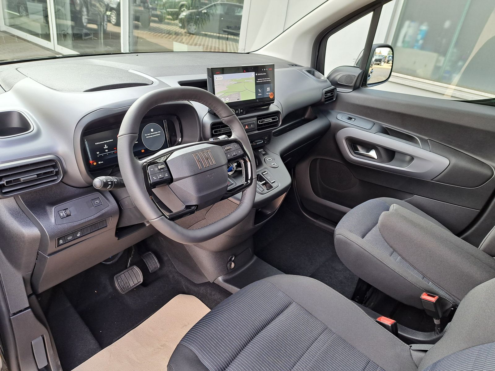 Fahrzeugabbildung Fiat Doblo Kombi L2 1.5 HDi 130PS 7-SITZE AUTOMATIK