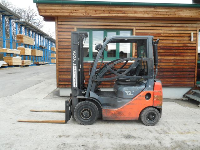 Toyota 02-8FDF15 Triplex 4,7m + SS + Halbkab.