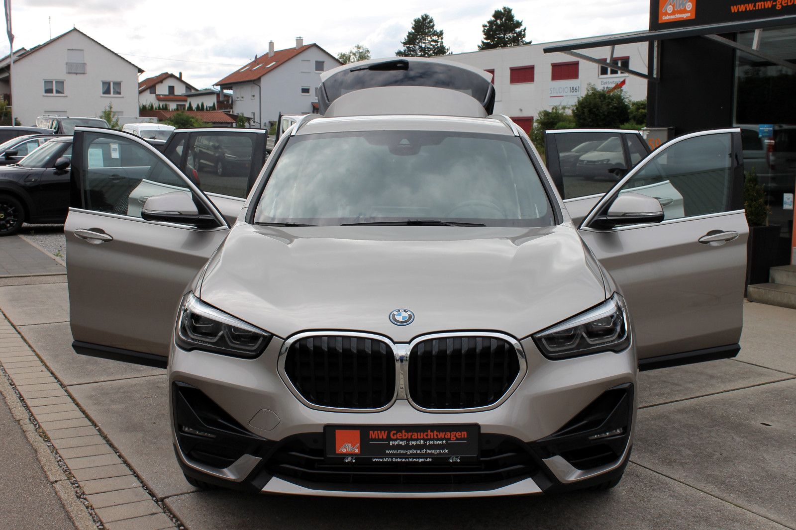 Fahrzeugabbildung BMW X1 xDrive 25e Sport Line Steptr ACC NAVI PDC KAM