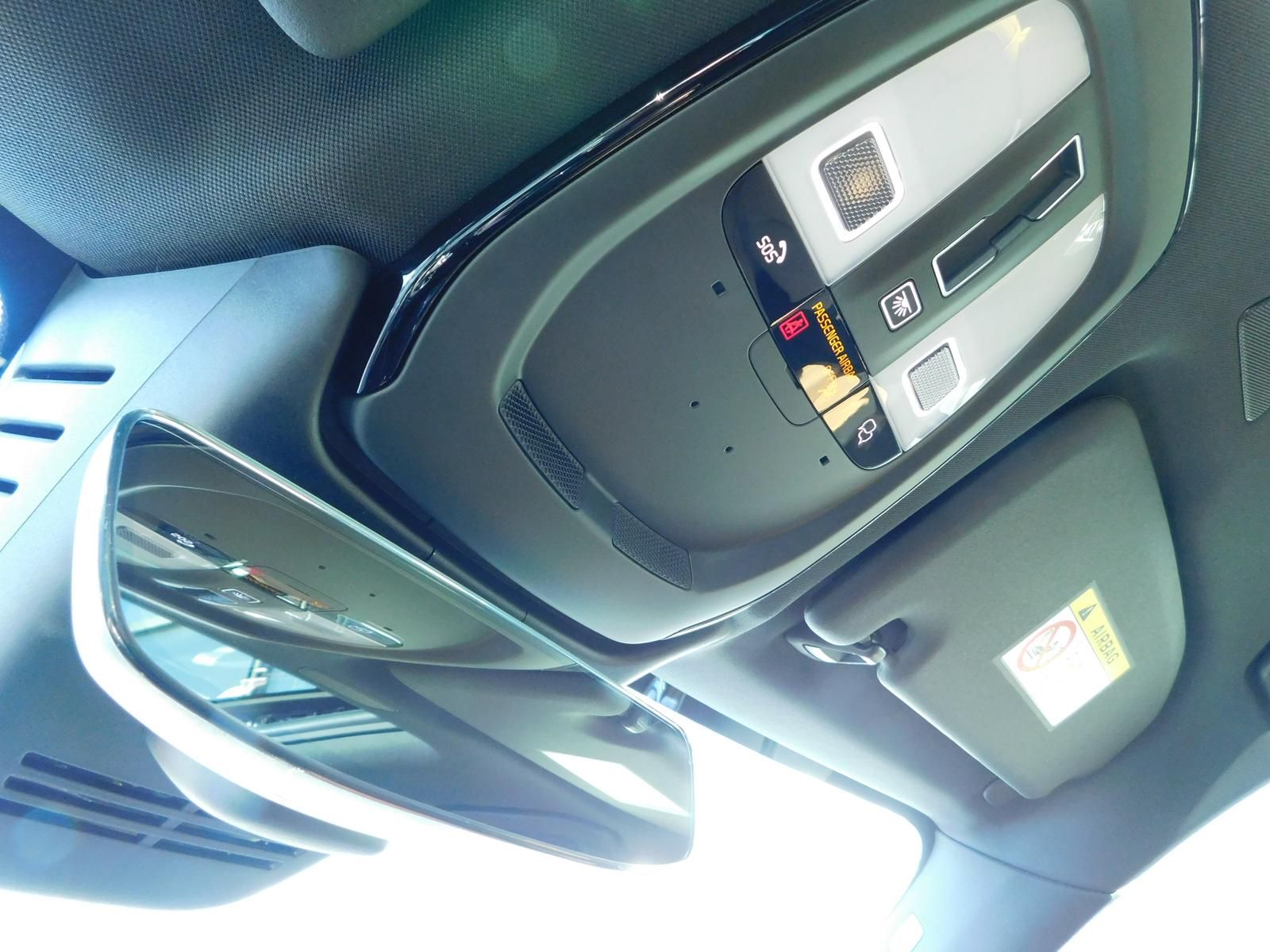 Fahrzeugabbildung Volvo XC60 B5 B AWD Plus Dark "Panoramadach, AHK"