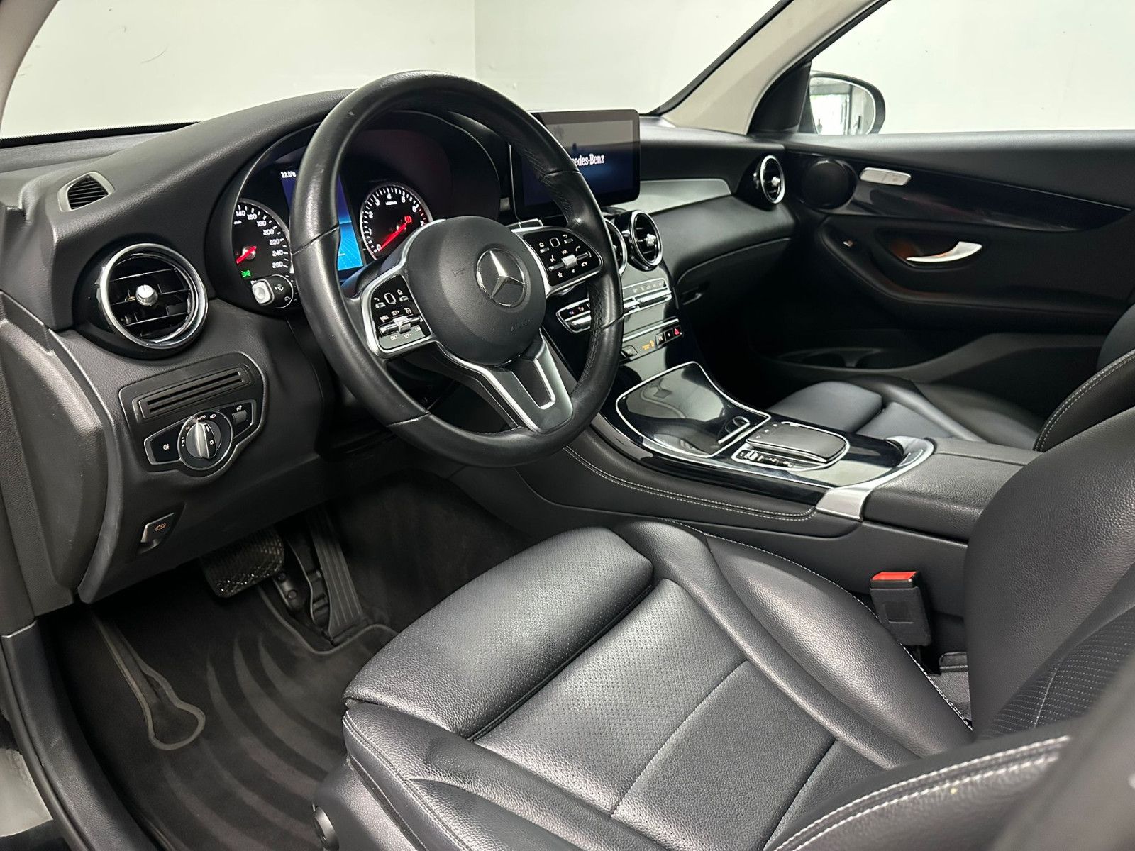 Fahrzeugabbildung Mercedes-Benz GLC 300 e 4MATIC Autom. *AHK*