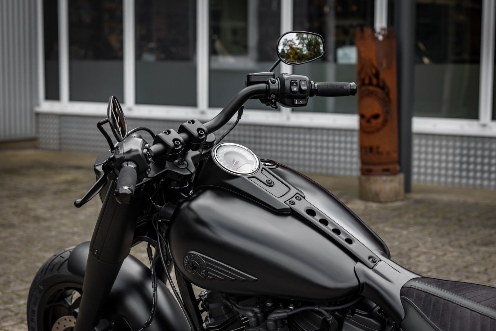 Fahrzeugabbildung Harley-Davidson ALL MATT DARK BOY FLFBS 117 MY25-H-D Kiel Custom