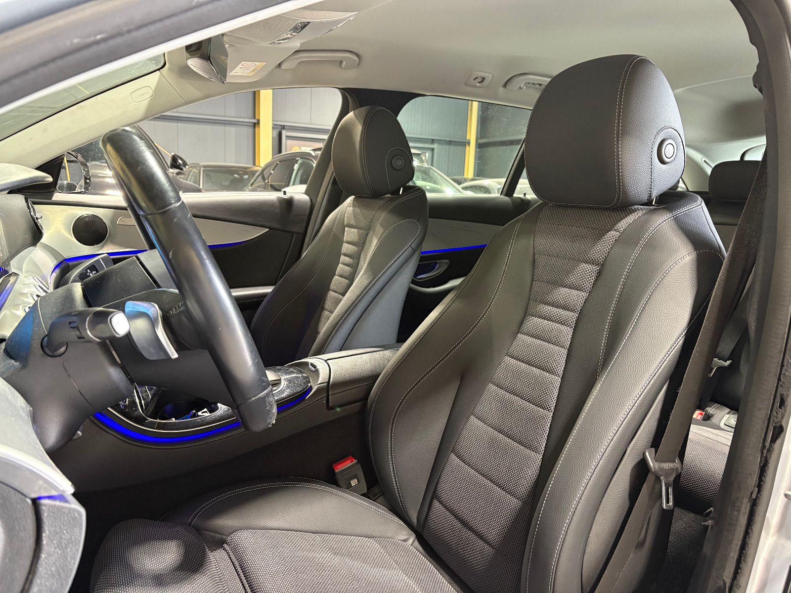 Fahrzeugabbildung Mercedes-Benz E 220 T-Modell d/NAVI/KAMERA/APPLE/AMBIENTE/ACC