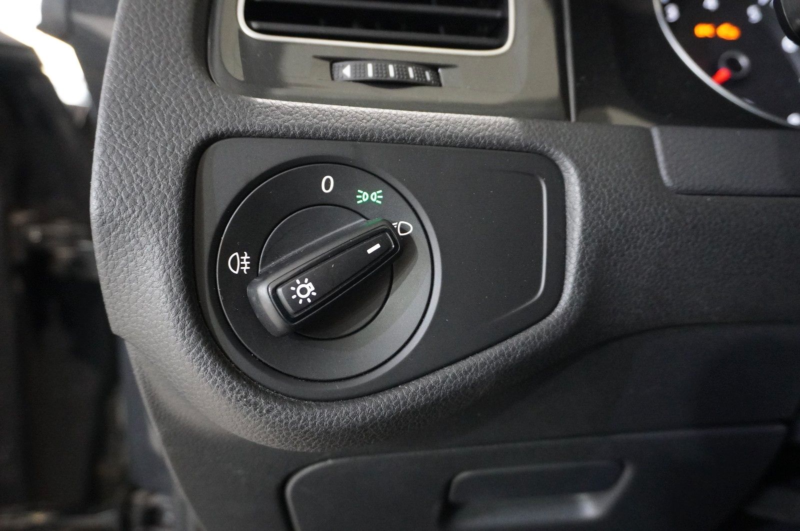 Fahrzeugabbildung Volkswagen Golf VII Lim. 1.0 TSI TRENDLINE NAVI/SHZ/PDC
