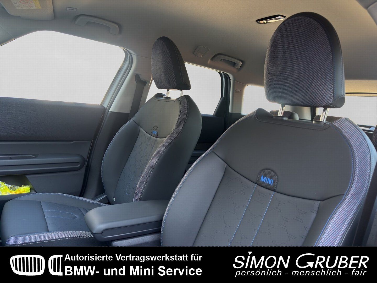 Fahrzeugabbildung MINI Countryman Cooper C Classic Trim Navi HUD LED