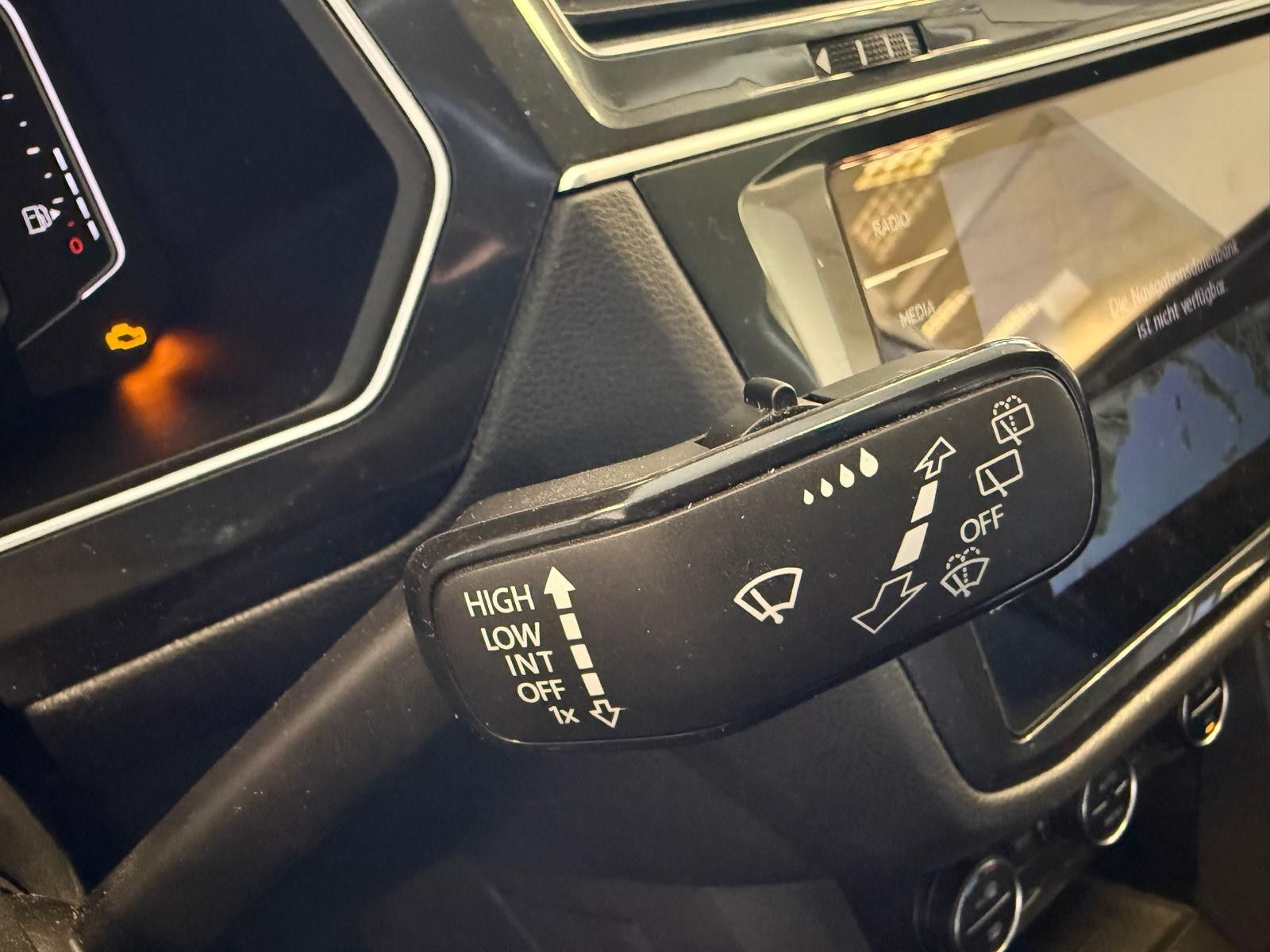 Fahrzeugabbildung Volkswagen Tiguan Allspace IQ.DRIVE/1. Hand / Navi /Digital