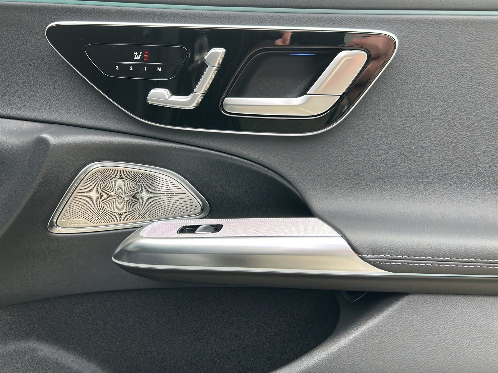 Fahrzeugabbildung Mercedes-Benz E 300 de T AMG 360° BURMESTER DigLight AHK 20"
