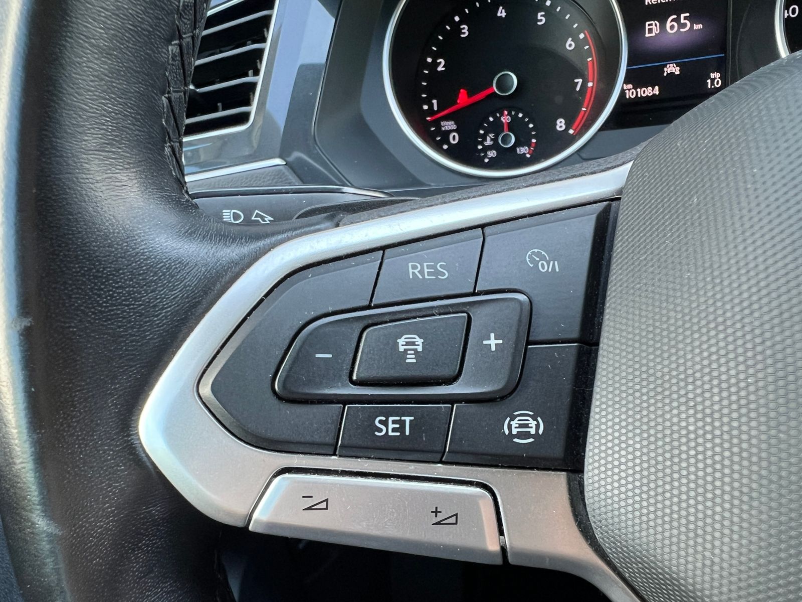 Fahrzeugabbildung Volkswagen Tiguan LIFE 1.5 TSI DSG *LED, ACC, Kamera,17"-LM