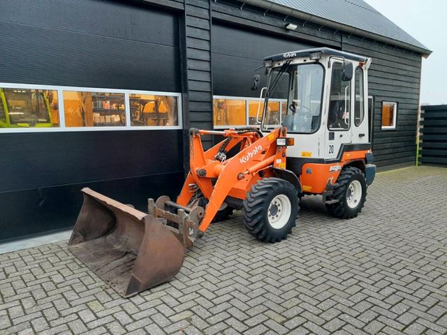 Kubota R 420 shovel loader met bak en vorken