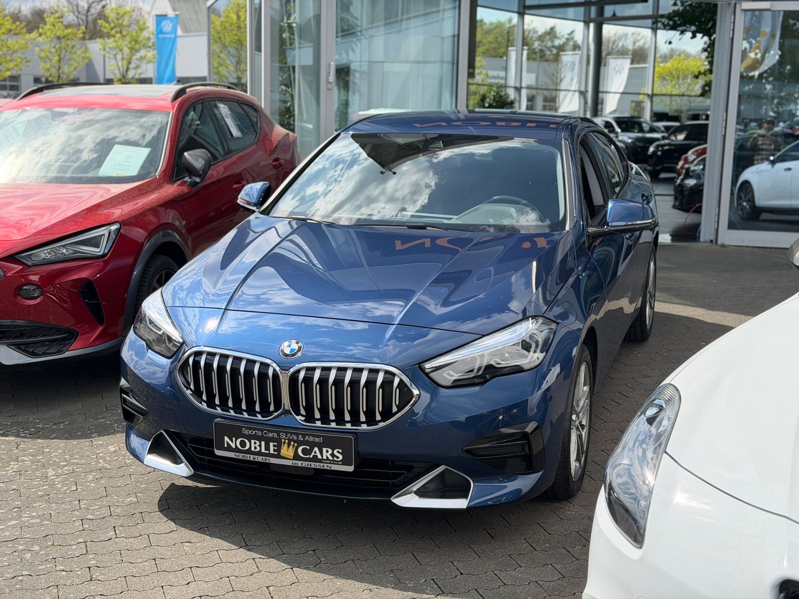 Fahrzeugabbildung BMW 218i Gran Coupe Luxury Line Shadow LED NAV SHZ