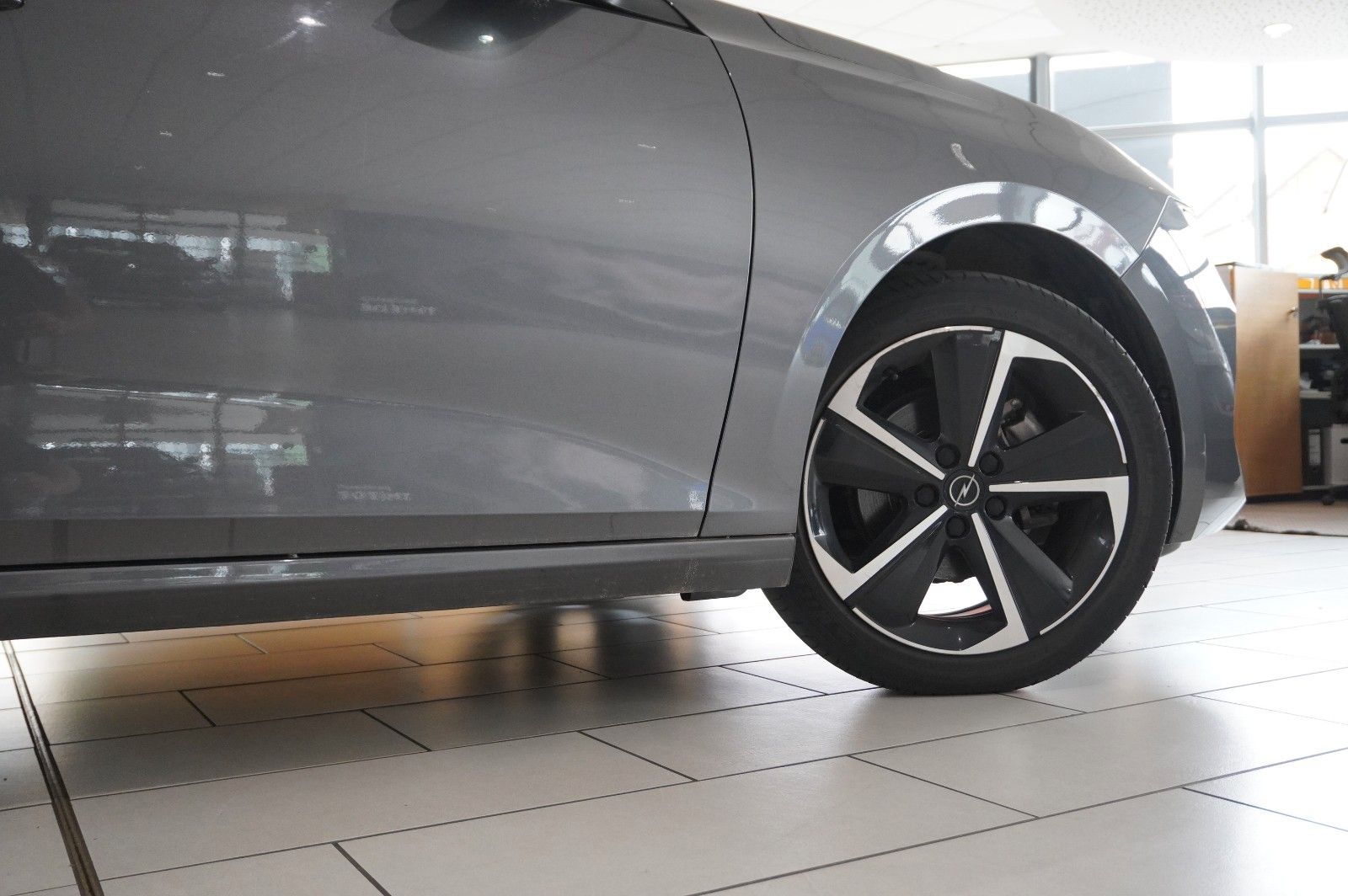 Fahrzeugabbildung Opel Astra L Lim. 1.2T ELEGANCE NAVI/LED/KAMERA/SPORT