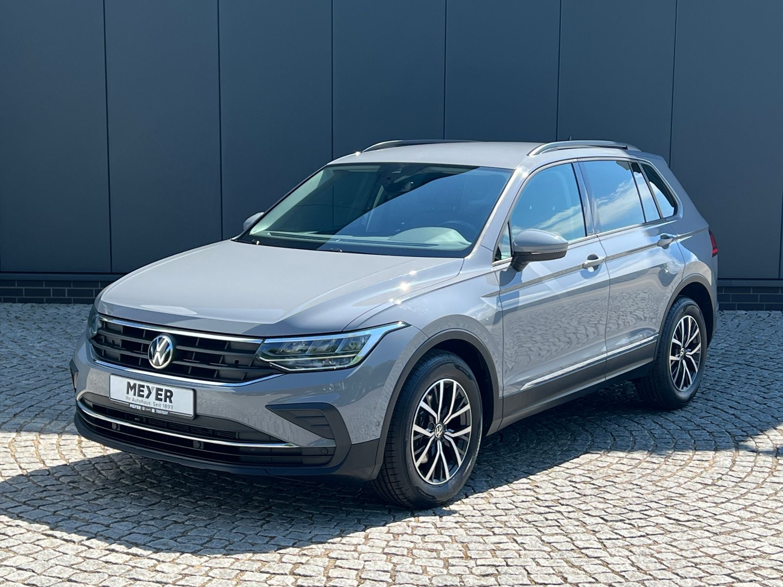Fahrzeugabbildung Volkswagen Tiguan LIFE 1.5 TSI DSG *LED, ACC, Kamera,17"-LM
