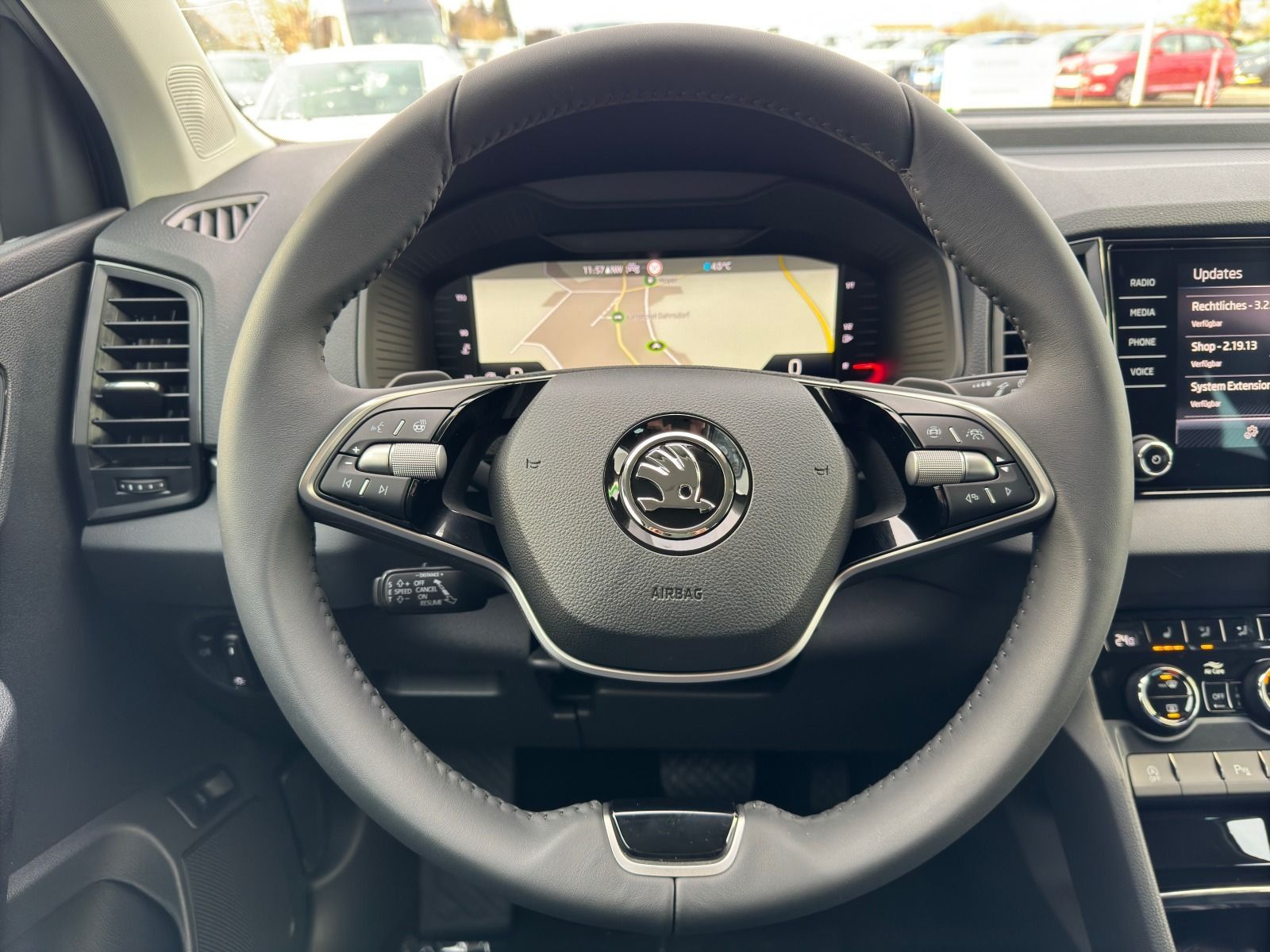 Fahrzeugabbildung SKODA Karoq 1.5 TSI DSG*RFK*NAV*Matrix*ACC*eHeck