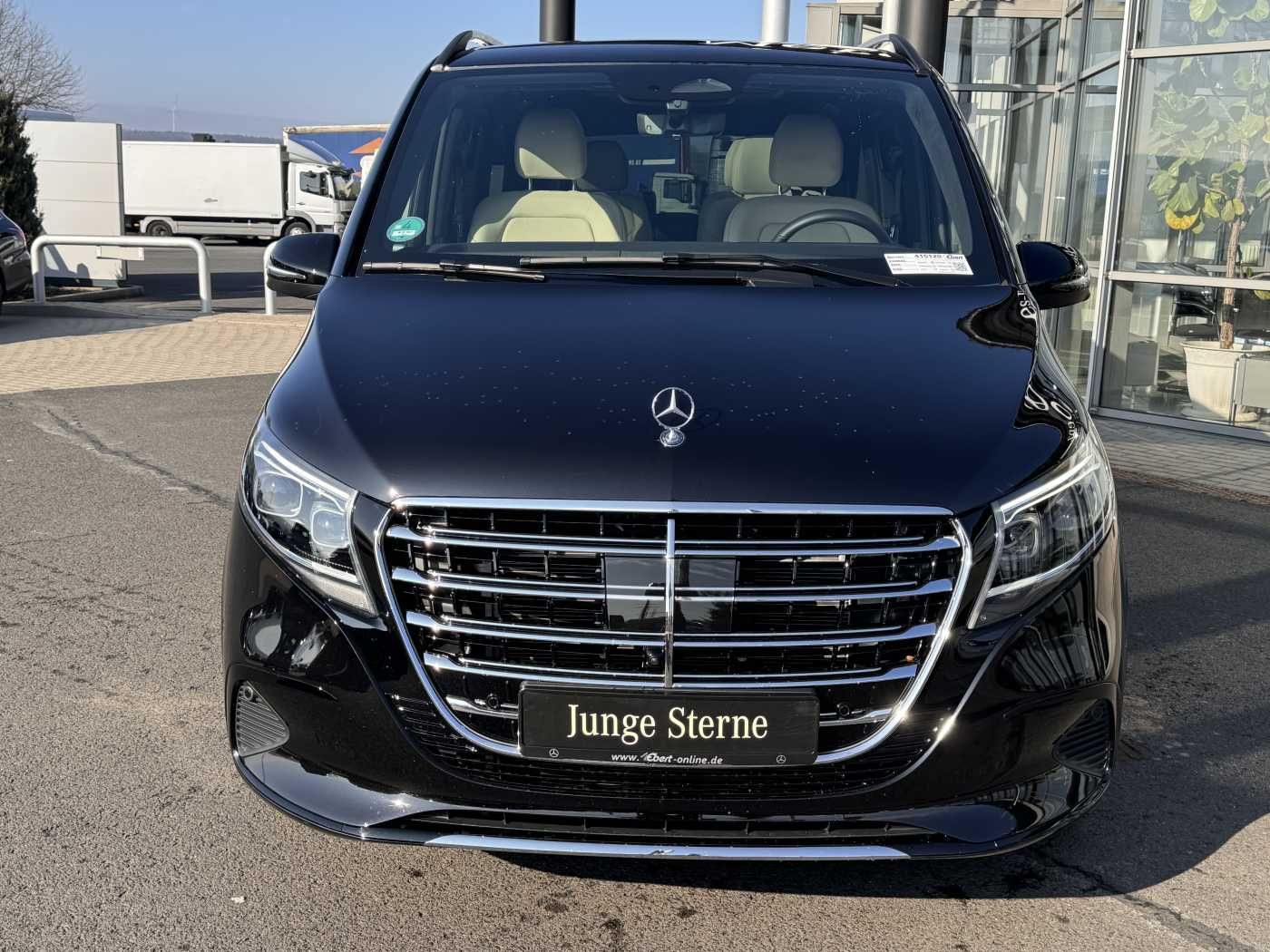 Fahrzeugabbildung Mercedes-Benz V 300 d EXCLUSIVE 4MATIC Panorama AHK2,5 Stdheiz