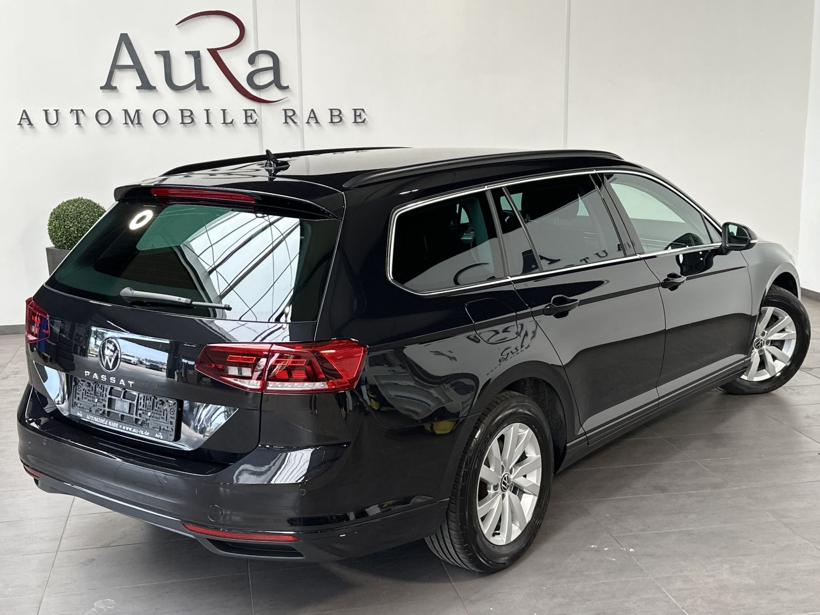 Fahrzeugabbildung Volkswagen Passat Variant 1.5 TSI DSG Business NAV+LED+ACC