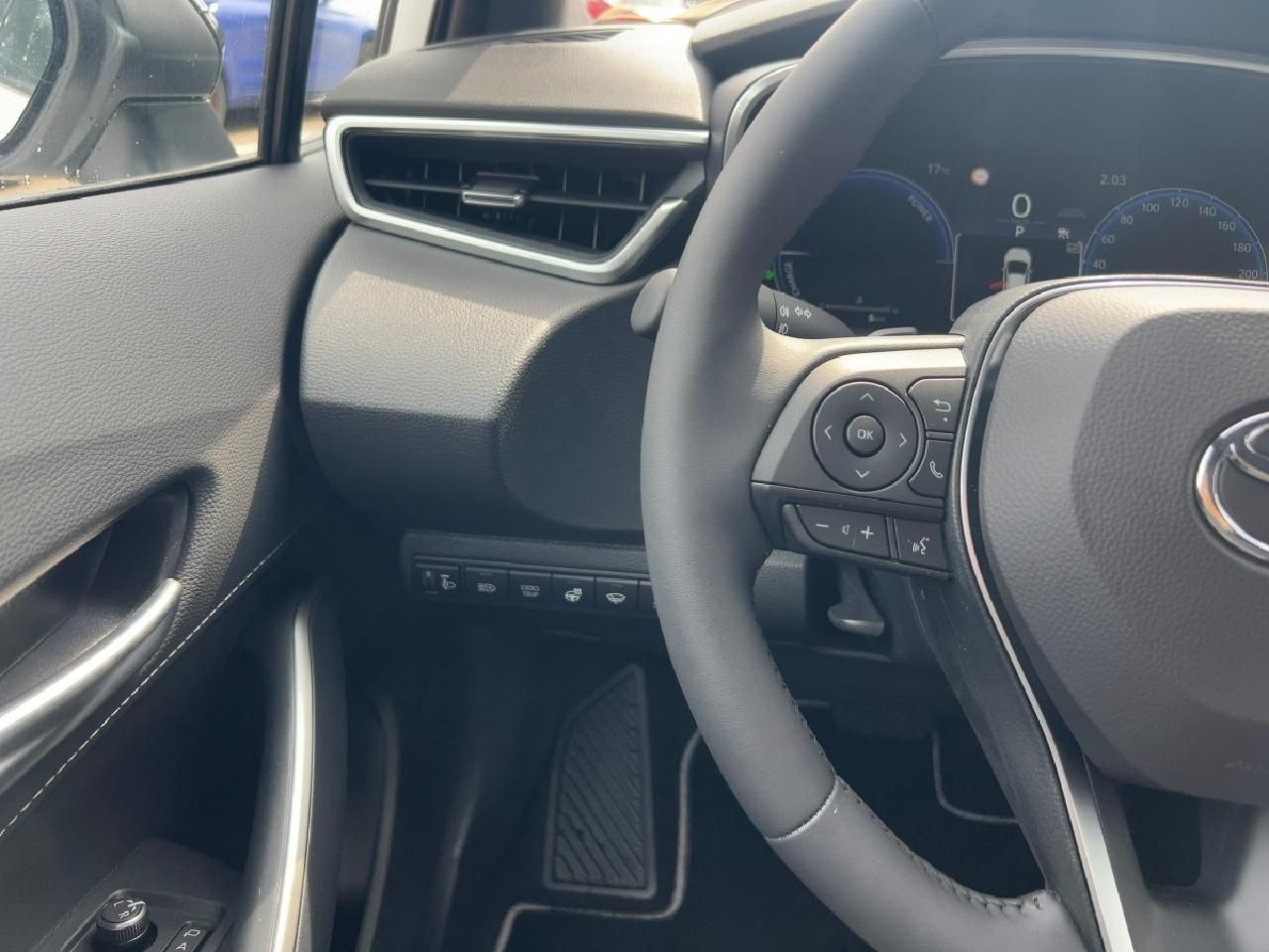 Fahrzeugabbildung Toyota Corolla TS 2,0 Hybrid Teamplayer + Technik-Paket