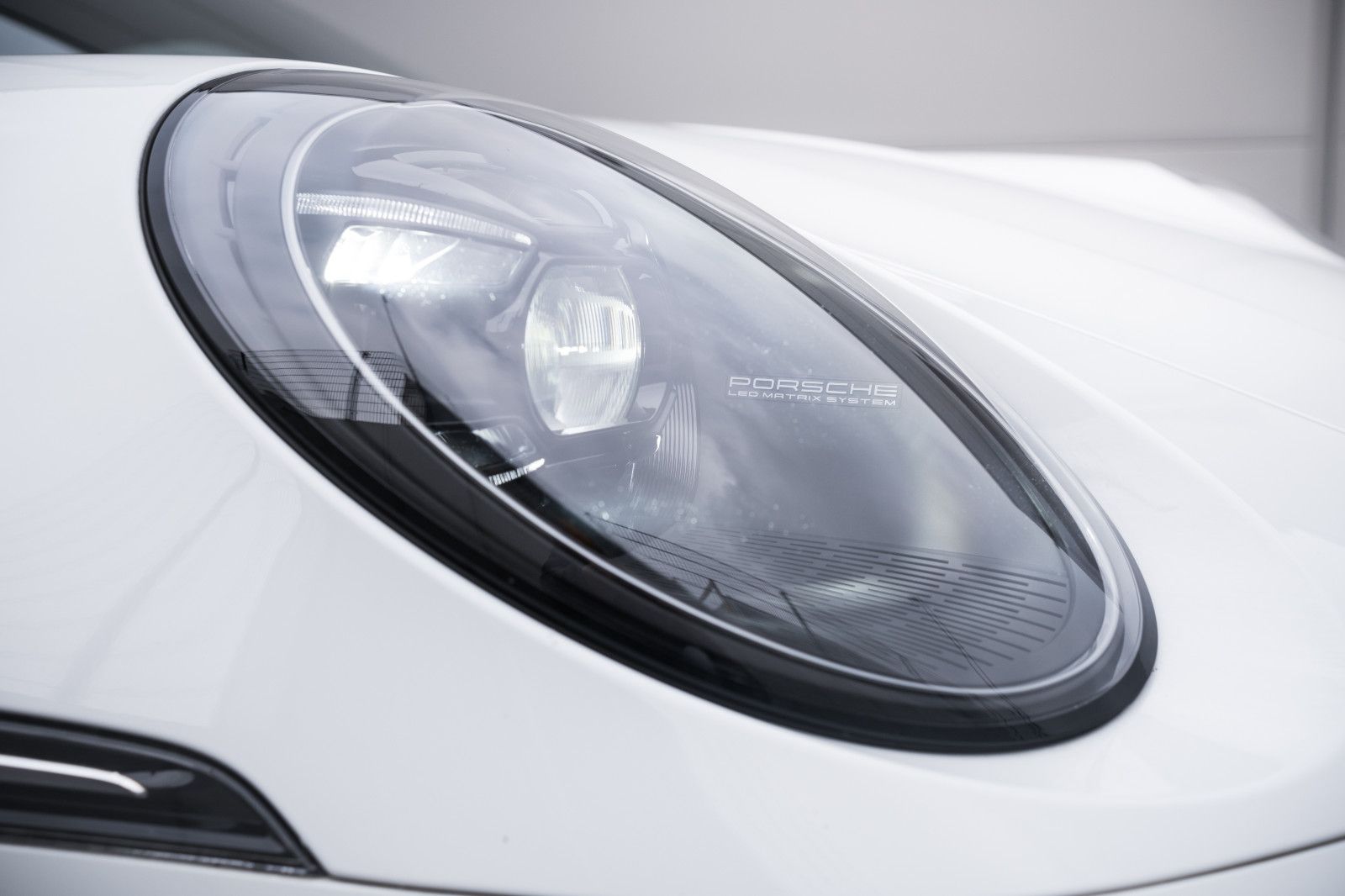 Fahrzeugabbildung Porsche 992/911 Turbo S - Lift - LED - 360´´ - InnoDrive