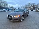 Volvo V70 2,5T  200ps - Volvo V70 mit Benzin-Antrieb: Kombi, 2.5