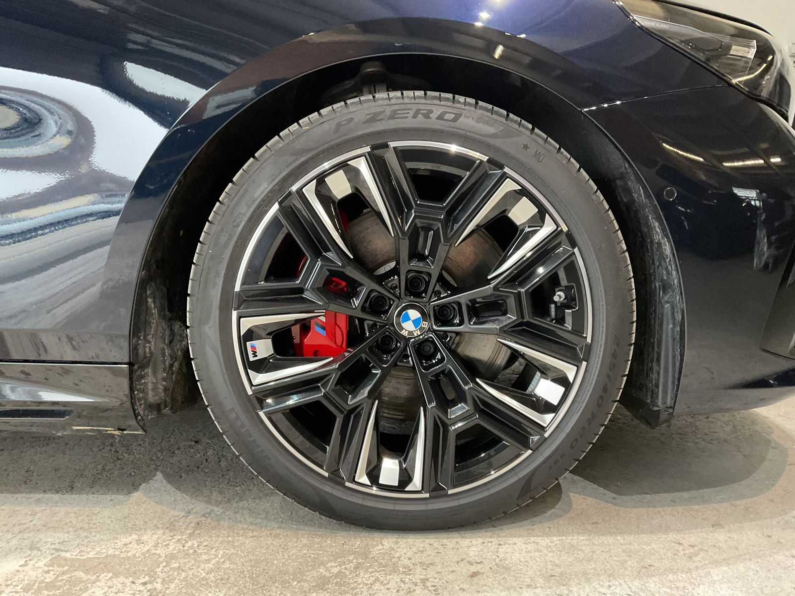 Fahrzeugabbildung BMW i5 M60 xDrive Sitzbelüftung vorn, Glasdach, Limo