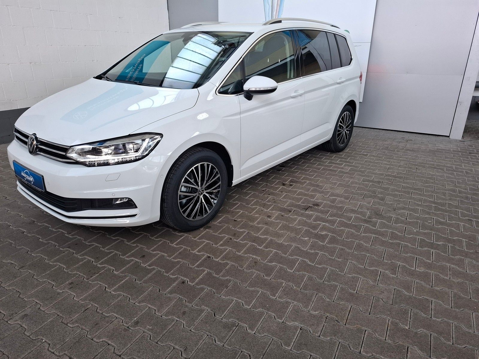 Fahrzeugabbildung Volkswagen Touran Highline 1.5 TSI DSG +ACC+LED+AHK+keyless